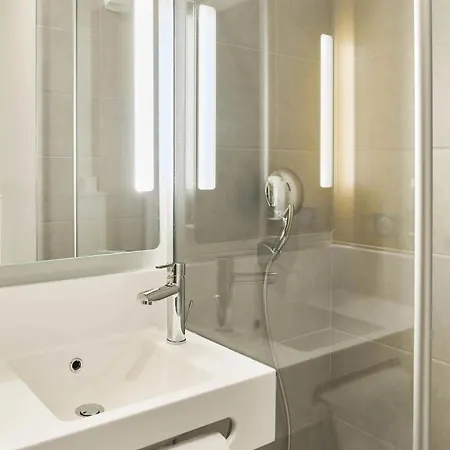 Brest Porte De Hotel 3*