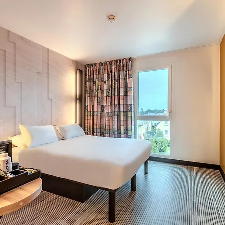 Brest Porte De Hotel 3*
