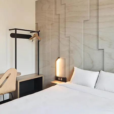 Brest Porte De Hotel 3*